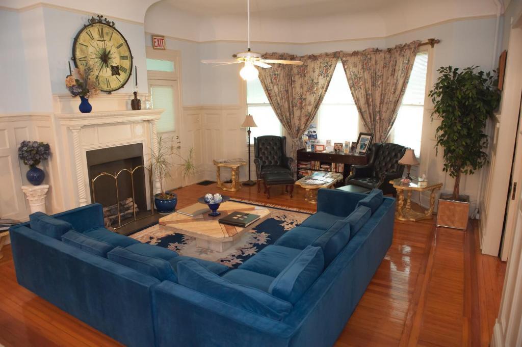 Cedars & Beeches Bed & Breakfast Long Branch Exterior photo