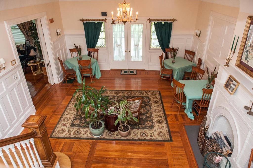 Cedars & Beeches Bed & Breakfast Long Branch Exterior photo