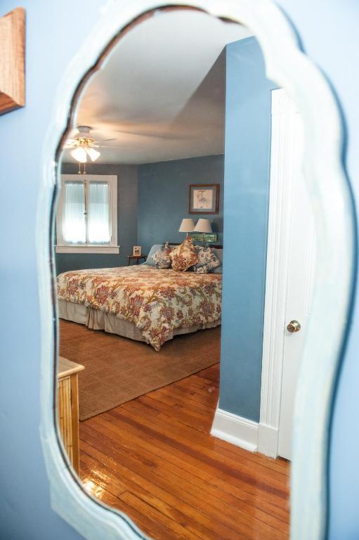 Cedars & Beeches Bed & Breakfast Long Branch Room photo