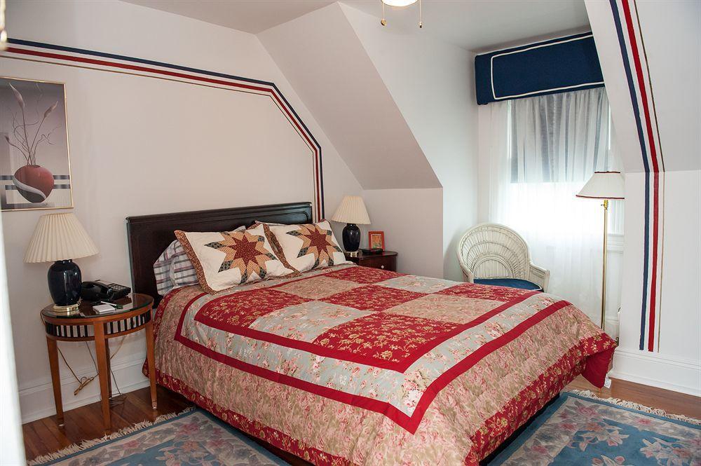 Cedars & Beeches Bed & Breakfast Long Branch Exterior photo